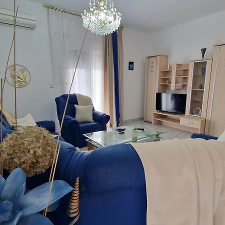 Doukas Lejlighedshotel Ofrínion