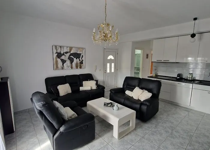 Aparthotel Doukas Ofrinion