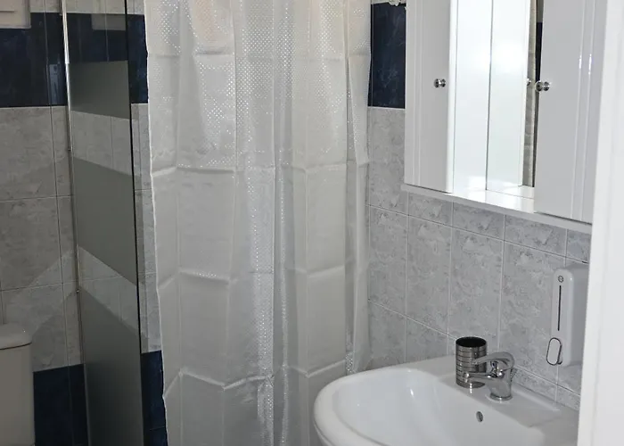 Doukas Aparthotel Ofrinion