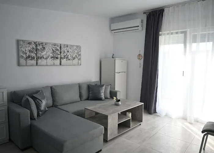 Aparthotel Doukas Ofrinion