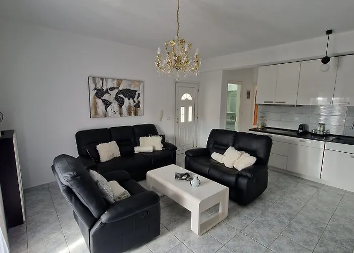 Aparthotel Doukas Ofrinion